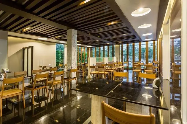 V HOTEL UBON RATCHATHANI - Yerinde Yemek