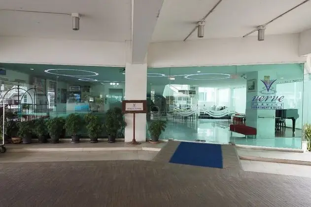V Verve Service Apartment Hotel - Lobi