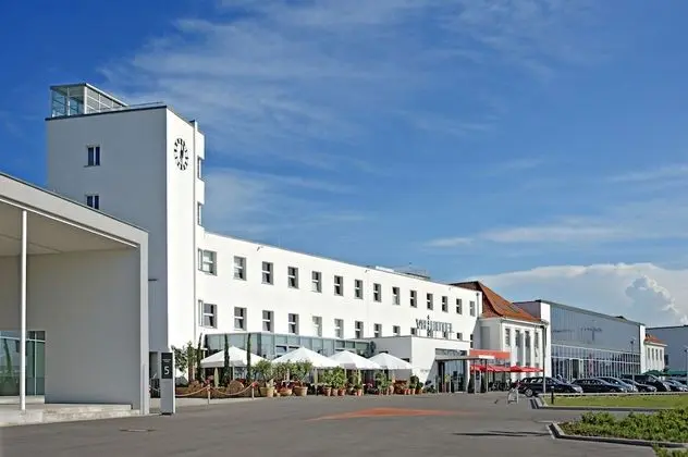 V8 Hotel Classic Motorworld Region Stuttgart - Dış Mekan