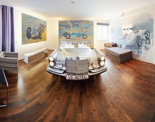 V8 Hotel Classic Motorworld Region Stuttgart - Oda