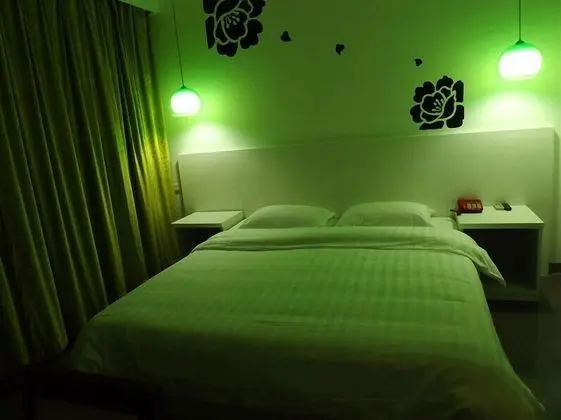 V8 Hotel Xi Lang Branch - Oda