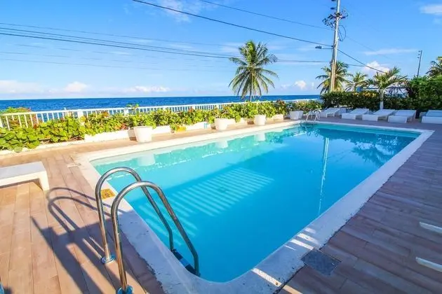 Hotel On Vacation Blue Reef