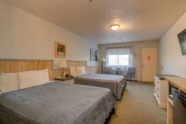 Vacation Land Inn & Suites