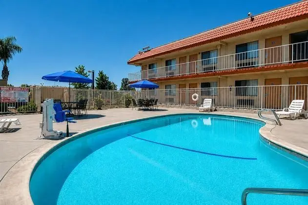 Vagabond Inn Bakersfield South - Havuz