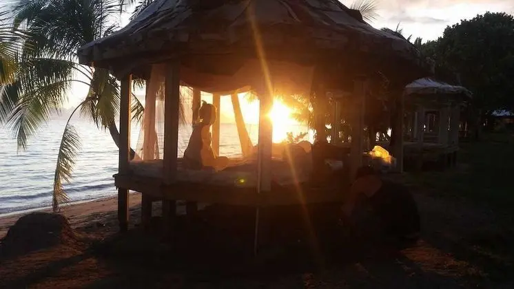 Vaiula Beach Fales