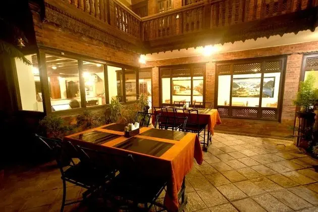 Vajra Guest House & Restaurant - Yerinde Yemek
