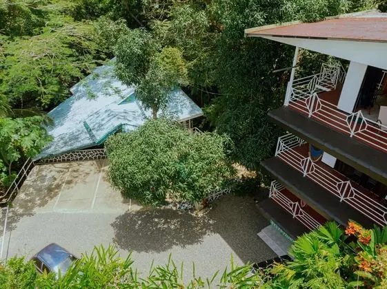 VAL HOTEL