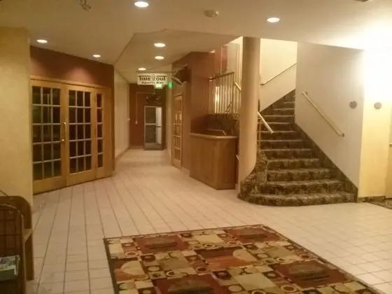 Val U Stay Inn and Suites - Lobi