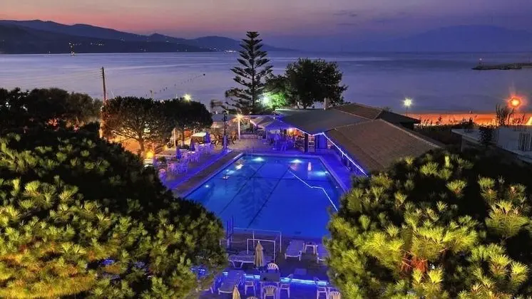Valais Hotel - Havuz