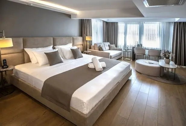 Valente Suites & Hotel