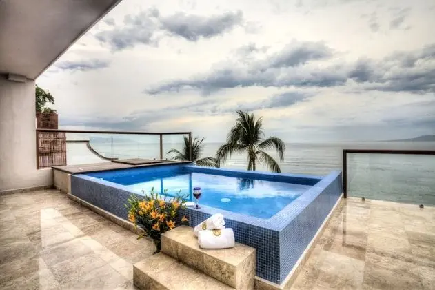 Vallarta Shores Beach Hotel - Havuz