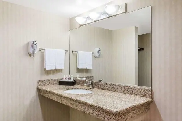 Vallejo Inn & Suites