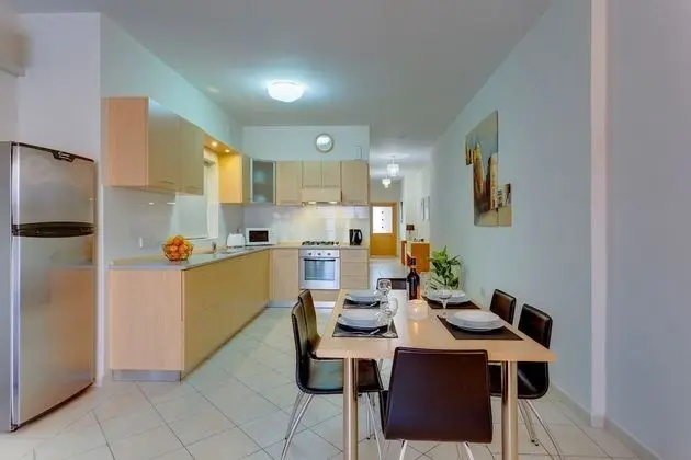 Valletta and Harbour Views Apartment in Central Sliema - Mutfak