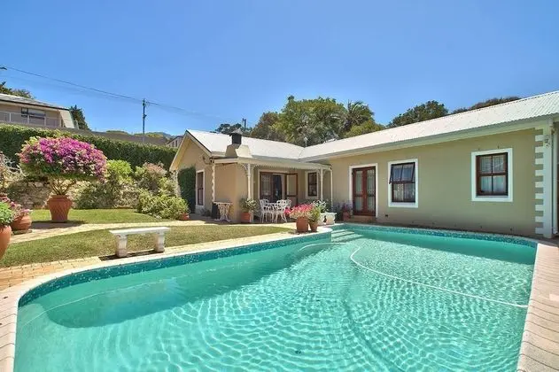 Valley Heights Guest House B&B - Havuz