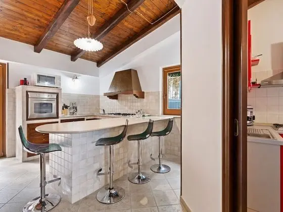 Valley View Villa in San Mango D'aquino with Hot Tub - Yerinde Yemek