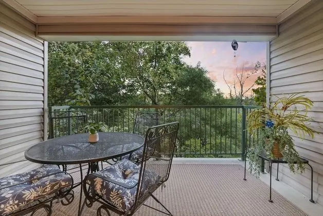 Valley View Treehouse