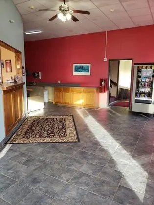 Value Inn & Suites - Lobi