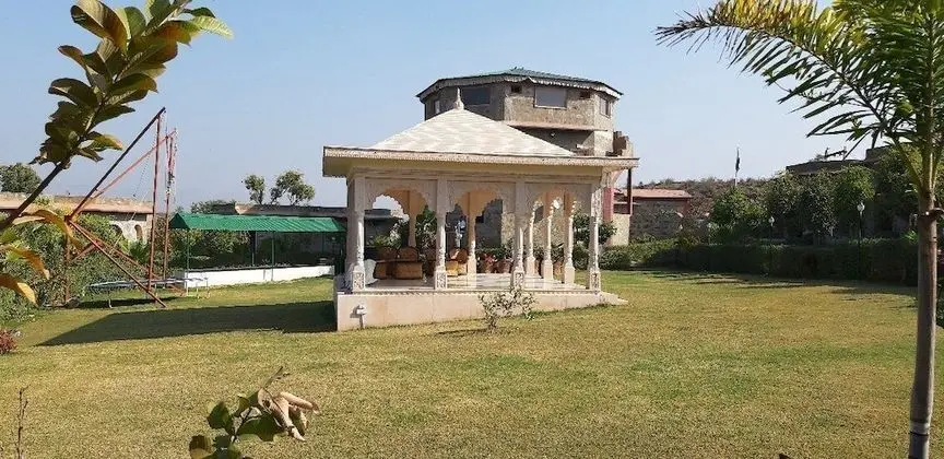 Van Chhavi Resort