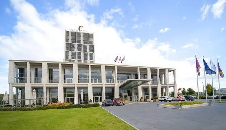 Van der Valk Airporthotel Düsseldorf - Genel