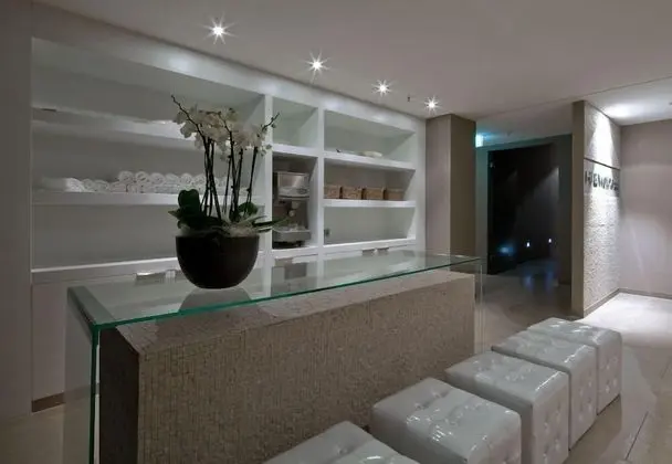 Van der Valk Airporthotel Düsseldorf - Havuz