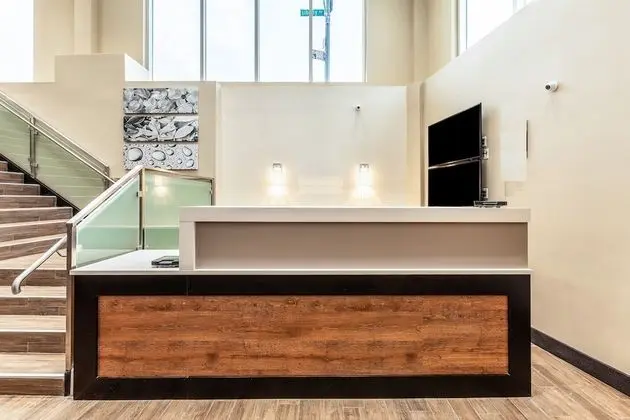 Van Wyck Hotel & Suites Near JFK Airport - Lobi