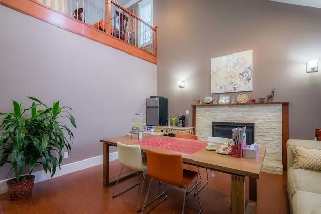 Vancouver Yuelai Guesthouse - Lobi