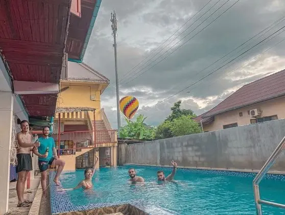 Vang Vieng Freedom View - Hostel - Havuz