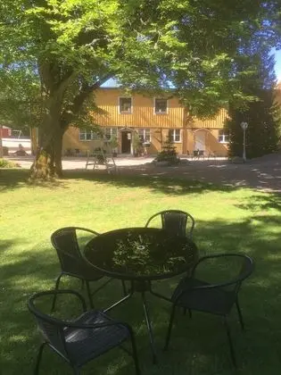 Vänhems Cafe & Vandrarhem