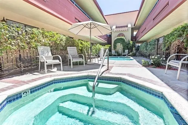 Vantage Point Inn Woodland Hills - Havuz