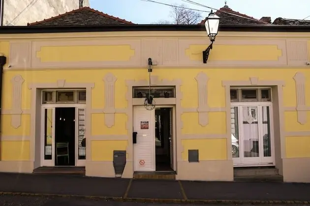 Varad Inn Hostel and Cafe