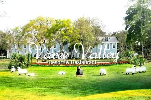 Varee Valley Resort and Restaurant - 1