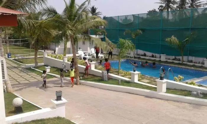 Varuna Inn Banquets & Resort - Havuz