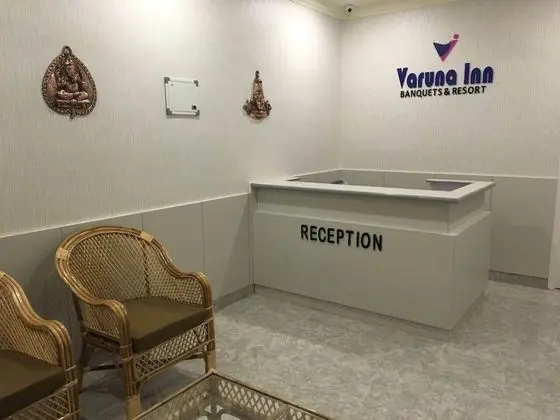 Varuna Inn Banquets & Resort - Lobi