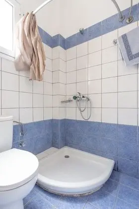 Vasillis Large Private Pool Walk to Beach Sea Views A C Wifi Car Not Required - 1026 - Banyo Tipleri