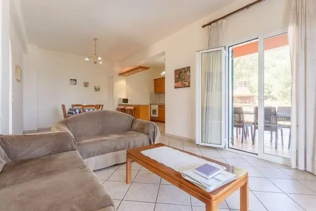 Vasillis Large Private Pool Walk to Beach Sea Views A C Wifi Car Not Required - 1026 - İç Mekan