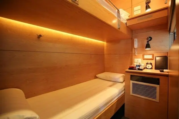 VATC SleepPod Terminal 2 - Spa