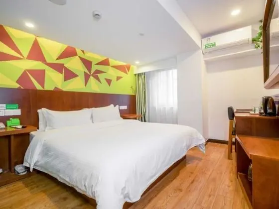 Vatica Shanghai Pudong New District DiShuiLake Hotel