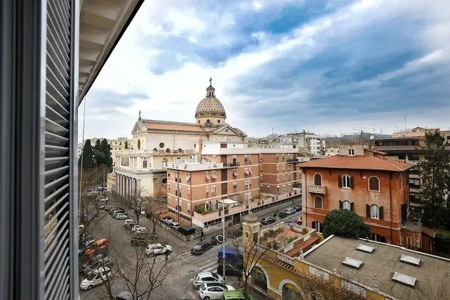 Vatican Relax