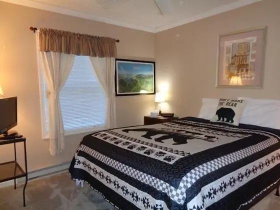 VCI - Southcrest Condominiums #i102 - Oda