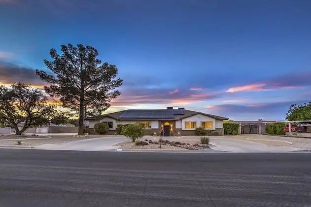 Vegas Saltwater Pool Retreat Jacuzzi Hammocks RV Tesla Charger Game Room BBQ