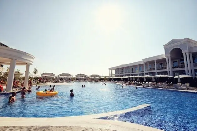 Velipoja Grand Europa Resort - Havuz