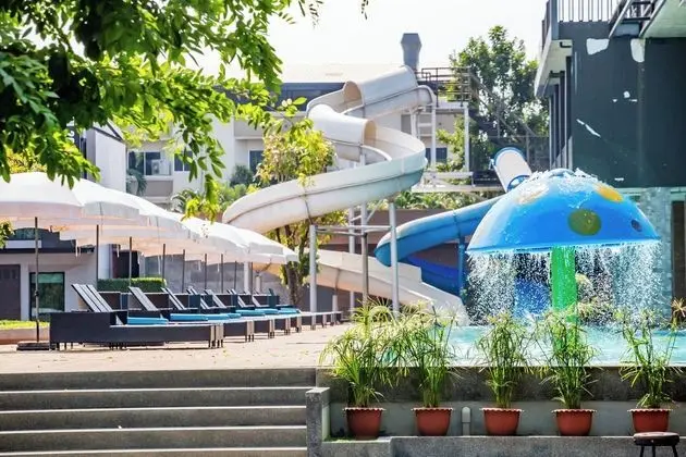 The VELO'S hotel and BMX Pump Track - Dış Mekan