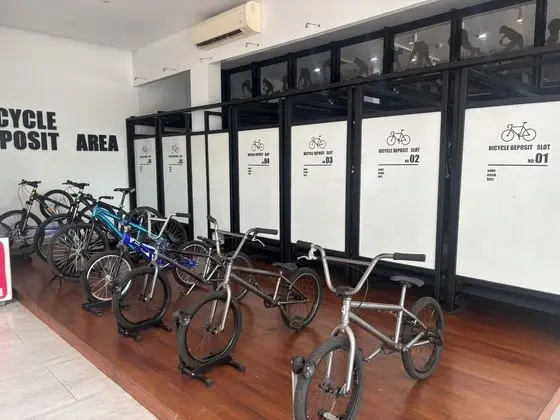 The VELO'S hotel and BMX Pump Track - Lobi
