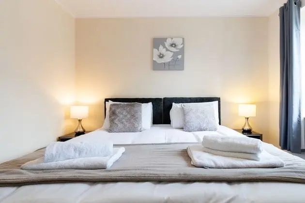 Velvet 1-bedroom Apartment With Balcony, Hoddesdon - Oda