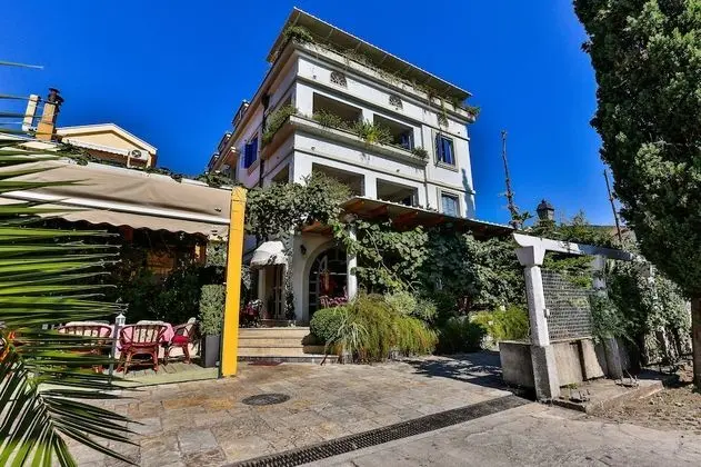 Villa Velzon Guesthouse - Dış Mekan