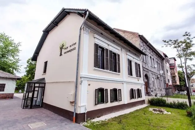 Vén Diófa De Lux Panzió