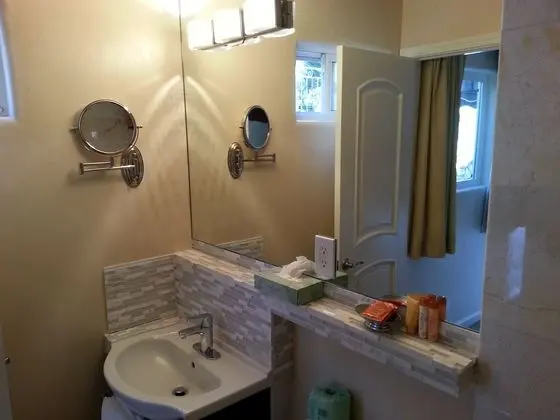 Vendange Carmel Inn and Suites