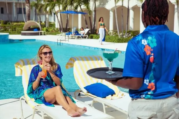 The Venetian on Grace Bay - Havuz