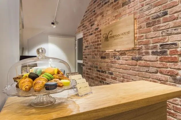 Venetian House Market Square Aparthotel - Lobi