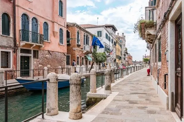 Venezia Spirito Santo Canal View